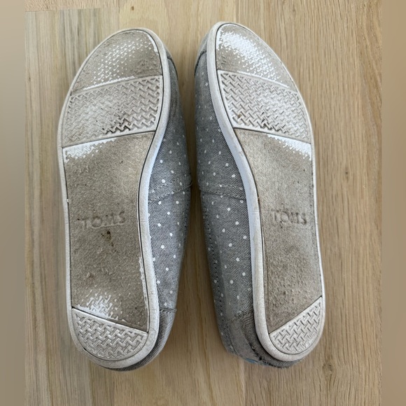 TOMS Women's Polka Dot Gray Flats - Picture 4 of 5